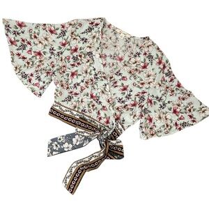 Francesca’s Mi Ami Cream Blouse with Flutter Sleeves and Tie Front Size Small